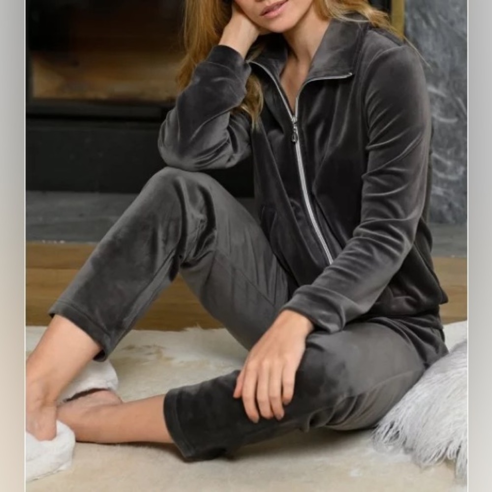 ⚫️ Ringella ⚫️ velour lounge suit - size 40